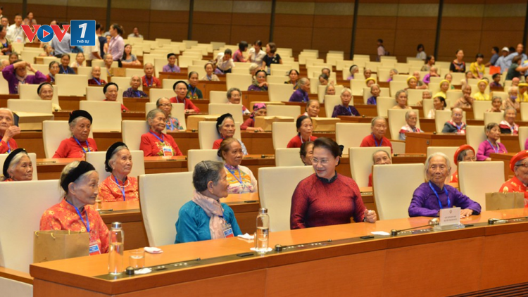 THỜI SỰ 18H CHIỀU 24/07/2020: Chủ tịch Quốc hội Nguyễn Thị Kim Ngân và Bộ Quốc phòng tiếp đón các mẹ Việt Nam anh hùng