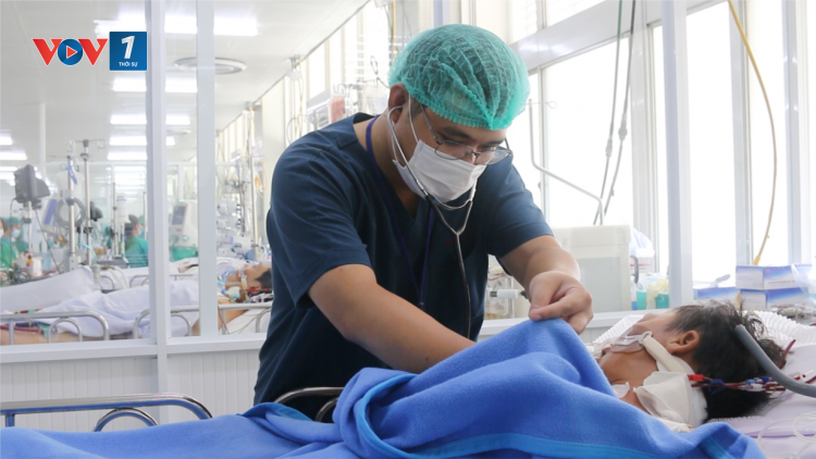 Thông tin mới nhất về sức khỏe bệnh nhân mang cả rắn hổ chúa đến bệnh viện (25/8/2020)