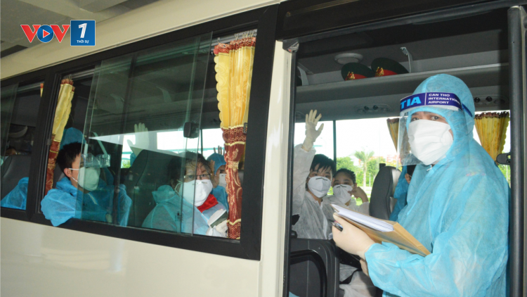 Đón chuyến bay đưa 309 công dân từ Singapore về nước cách ly (7/8/2020)