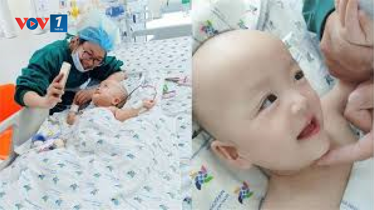 Trúc Nhi – Diệu Nhi đã ngồi được và chơi đùa tinh nghịch (9/8/2020)