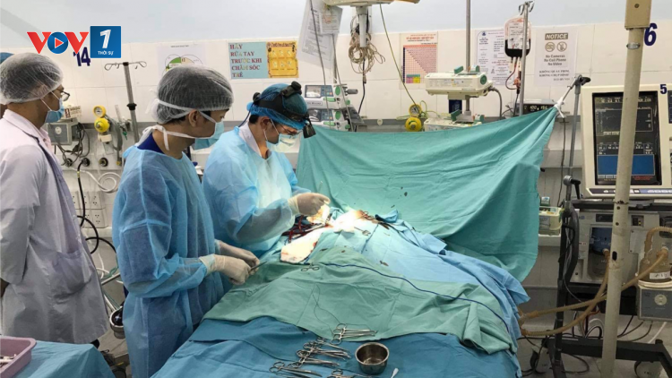 Vận hành ECMO cứu sống bệnh nhi 3 tuổi bị trụy tim mạch trên đường chuyển bệnh (17/8/2020)