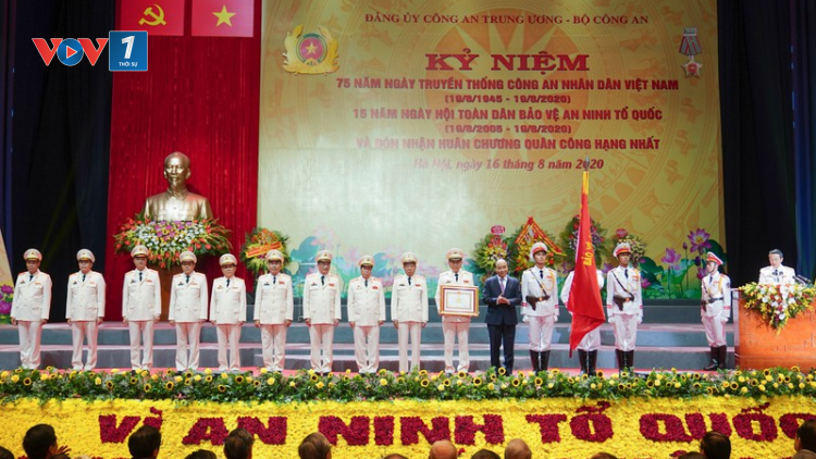 Thủ tướng: Trong bất kỳ tình huống nào lực lượng CAND cũng phải bảo vệ Đảng, Nhà nước, nhân dân (16/8/2020)
