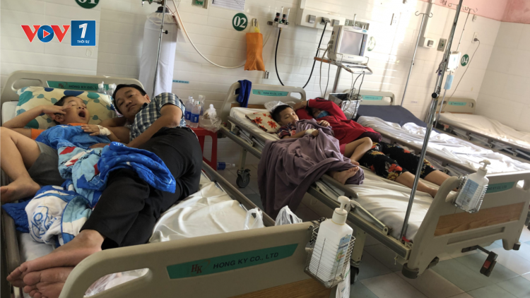 Hàng loạt học sinh tiểu học nghi ngộ độc thực phẩm tại TPHCM: Tạm ngưng cung cấp bánh su kem, xét nghiệm các mẫu nước (15/9/2020)