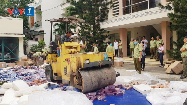 Khánh Hòa tiêu hủy sản phẩm hàng hóa vi phạm gần 3 tỷ đồng (15/1/2021)