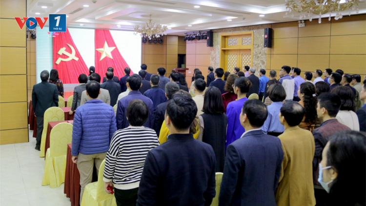 Cán bộ Đảng viên Quảng Ninh, Hải Phòng theo dõi phiên Khai mạc Đại hội Đảng (26/1/2021)