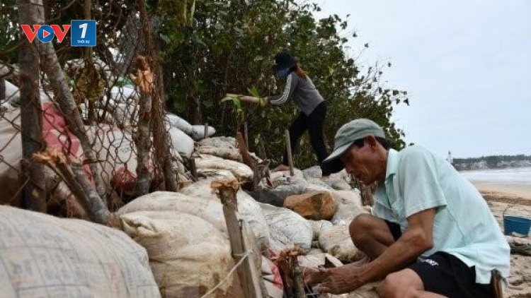 THỜI SỰ 21H30 ĐÊM 9/10/2021: Nhiều địa phương lên phương án sơ tán người dân tại các khu vực xung yếu đến nơi ở an toàn nhằm ứng phó với cơn bão số 7