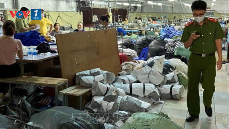 Liên tiếp phát hiện các vụ sản xuất hàng giả thương hiệu nổi tiếng (5/10/2021)