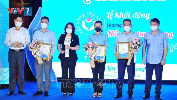 THỜI SỰ 18H CHIỀU 3/10/2021: "Nối vòng tay thương" chăm lo trẻ em mồ côi do đại dịch COVID-19.
