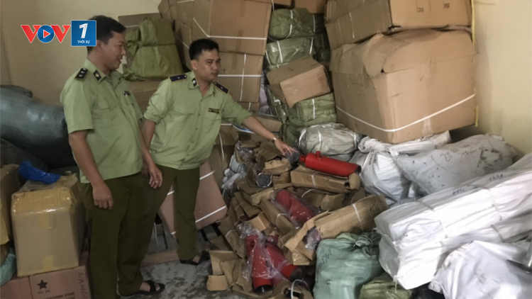Tiếp tục thu giữ hàng nghìn linh- phụ kiện điện thoại, phụ tùng xe mô tô nghi giả mạo nhãn hiệu nổi tiếng (11/11/2021)