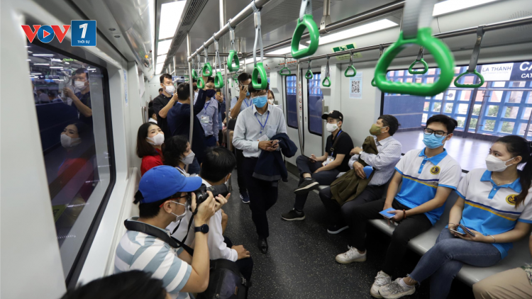 THỜI SỰ 21H30 ĐÊM 11/11/2021: Dân công sở Hà Nội hào hứng đi làm bằng tuyến tàu đường sắt trên cao Cát Linh - Hà Đông