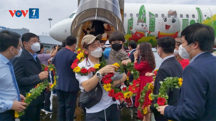 THỜI SỰ 18H CHIỀU 20/11/2021: Hơn 200 du khách Hàn Quốc đã đến Phú Quốc vào trưa nay