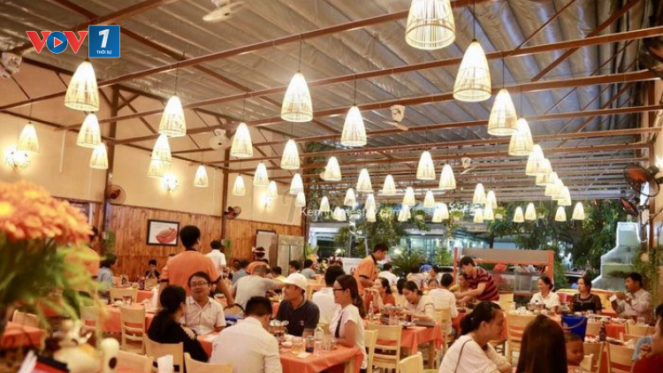 THỜI SỰ 21H30 ĐÊM 17/11/2021: Thành phố Hồ Chí Minh cho phép các cơ sở dịch vụ ăn uống được thí điểm hoạt động đến 22 giờ hàng ngày