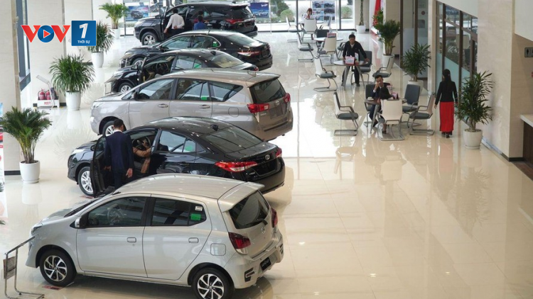 THỜI SỰ 12H TRƯA 26/11/2021: Giảm 50% lệ phí trước bạ đối với ô tô sản xuất trong nước áp dụng từ đầu tháng 12 tới đến hết tháng 5/2022.