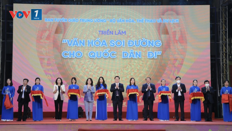 THỜI SỰ 21H30 ĐÊM 16/11/2021: Khai mạc triển lãm “Văn hóa soi đường cho quốc dân đi”