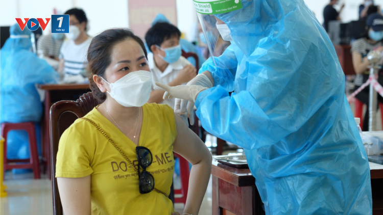 THỜI SỰ 18H CHIỀU 8/12/2021: Việt Nam cần bao phủ 2 mũi vắc xin để kiểm soát và ứng phó với biến thể Omicron.