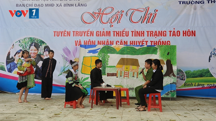 Tuyên truyền pháp luật về tảo hôn và hôn nhân cận huyết thống cho đồng bào dân tộc. (20/12/2021)