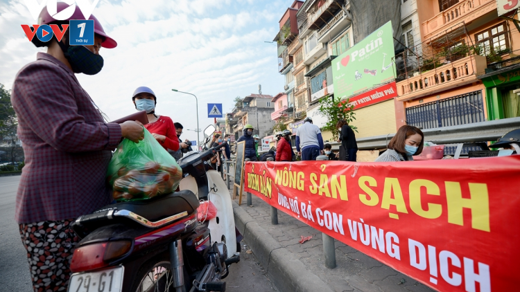 THỜI SỰ 21H30 ĐÊM 24/2/2021: Chính phủ yêu cầu khẩn trương tạo thuận lợi lưu thông, XNK hàng hóa, nguyên, vật liệu phục vụ SX và nông sản tại các địa phương có dịch COVID-19