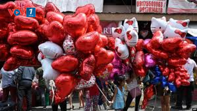 Valentine thời Covid-19: “Em có muốn cách ly cùng anh không?” (13/2/2021)