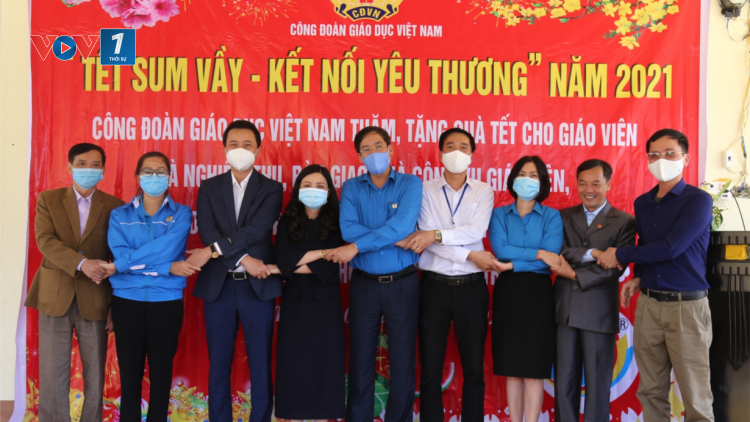 Chăm lo hỗ trợ giáo viên trong dịp Tết Nguyên đán Tân Sửu 2021 (05/02/2021)