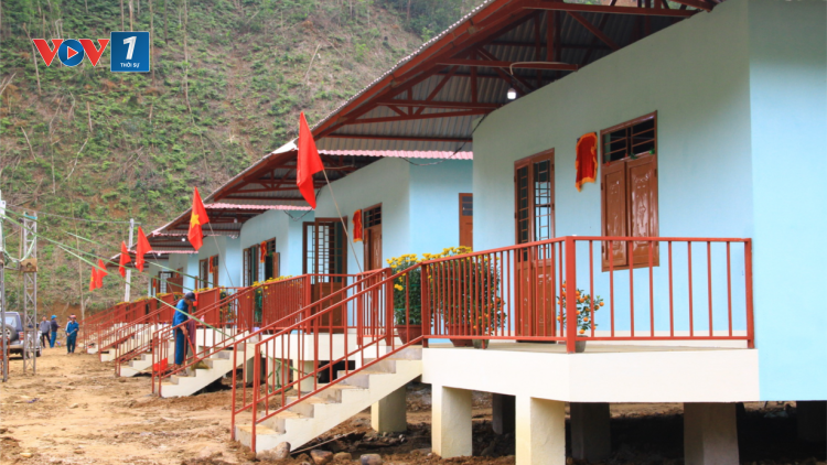 Người dân vùng sạt lở ở Trà Leng về nhà mới đón Tết (06/02/2021)