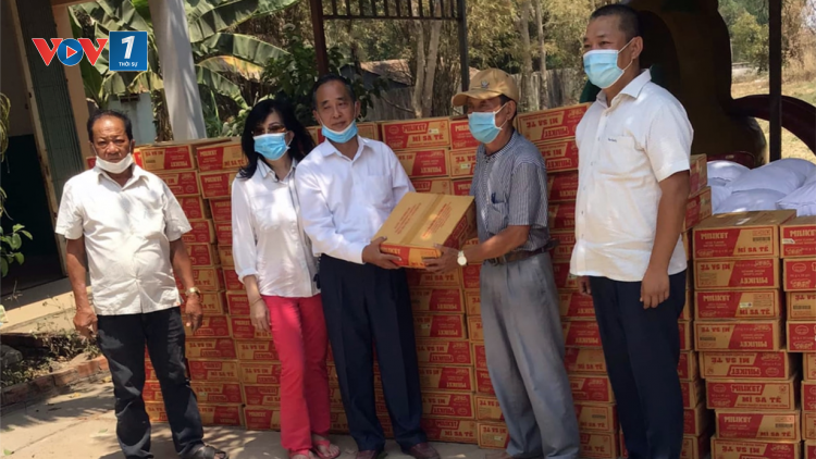Cứu trợ khẩn cấp người gốc Việt bị cách ly do Covid-19 tại Campuchia (14/03/2021)