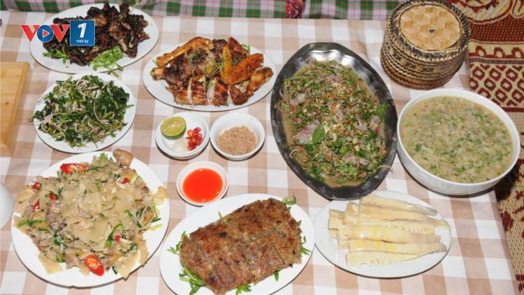 Lên Sơn La khám phá món ăn đặc sản từ hoa ban (18/03/2021)