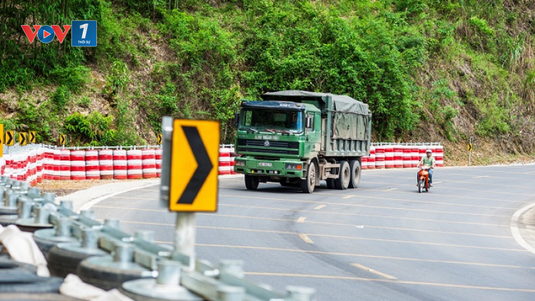 Kỹ thuật sử dụng phanh an toàn khi lái xe trên đường đèo dốc (07/04/2021)