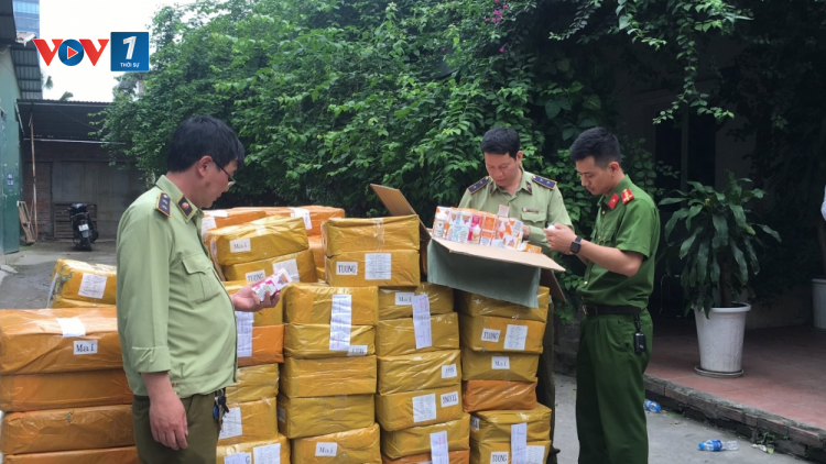 QLTT Hà Nội: Triệt phá tổng kho cung cấp tinh dầu thuốc lá điện tử (29/04/2021)