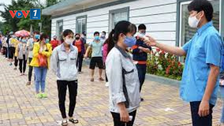 THỜI SỰ 21H30 ĐÊM 25/4/2021: Nguy cơ làn sóng covid-19 lần thứ 4 tràn vào nước ta là rất lớn. Người dân cần ý thức hơn trong phòng chống dịch.