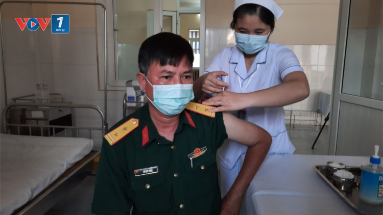 Tiền Giang:  Tiếp nhận lô vắc xin đầu tiên khẩn trương tiêm phòng cho 9.600 trường hợp ưu tiên (23/04/2021)