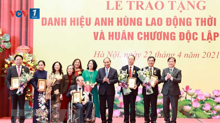 THỜI SỰ 18H CHIỀU 22/04/2021: Chủ tịch nước Nguyễn Xuân Phúc trao tặng danh hiệu Anh hùng Lao động cho một số nhà khoa học.