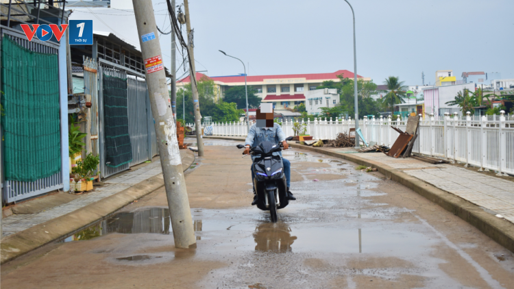 THỜI SỰ 21H30 ĐÊM 3/5/2021: Trụ điện “đứng” giữa đường – “cái bẫy” gây tai nạn giao thông tại TP Cần Thơ