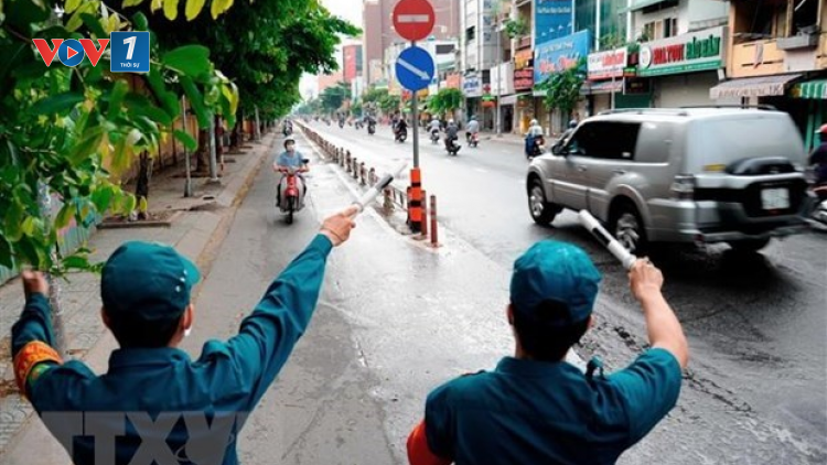 Vững tay lái trọn niềm vui: Tuân thủ luật giao thông trong thời gian giãn cách xã hội (16/6/2021)