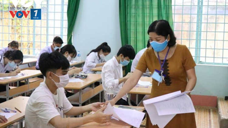 Thi tốt nghiệp THPT 2021: Chỉ tổ chức đúng kế hoạch cho những nơi an toàn, có thể thành nhiều đợt (11/06/2021)