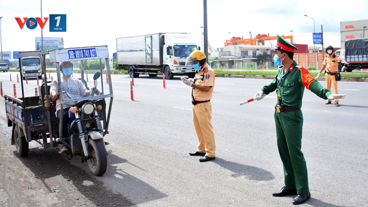 Vững tay lái trọn niềm vui: Tôn trọng lực lượng chốt kiểm soát lưu thông, đồng lòng chống dịch (14/7/2021)