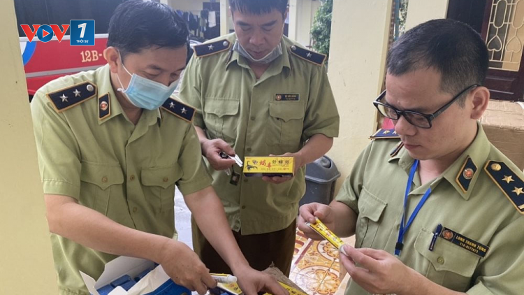 QLTT Lạng Sơn thu giữ và tiêu hủy hơn 3000 tuýp kem bôi trị bệnh ngoài da không xuất xứ nguồn gốc