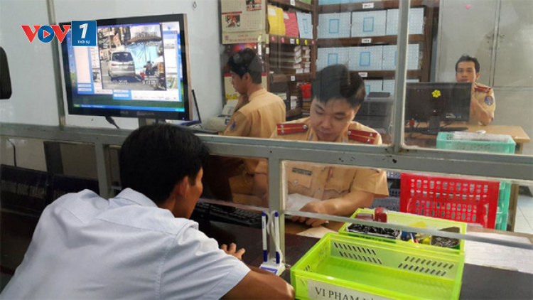 THỜI SỰ 12H TRƯA 21/7/2021: Từ hôm nay 21/7, người dân được làm thủ tục đăng ký xe trên mạng.