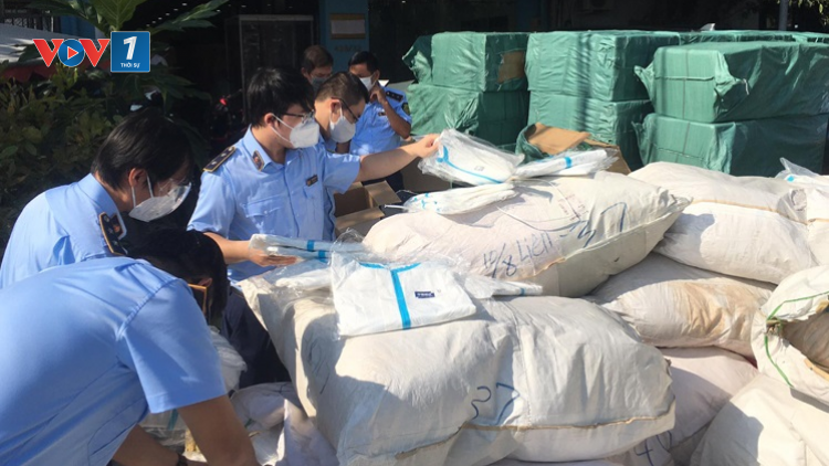 TP HCM: QLTT bắt giữ xe tải chở  nhiều máy tạo oxy, khẩu trang, đồ bảo
hộ y tế... không rõ nguồn gốc (24/8/2021)