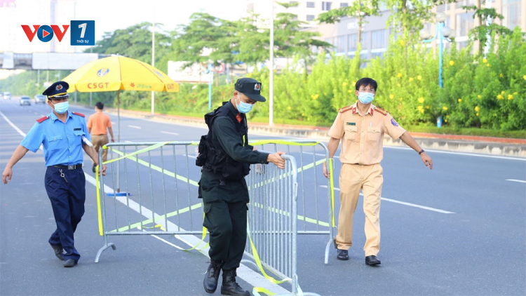 THỜI SỰ 18H CHIỀU 4/9/2021: Từ hôm nay 4/9, Công an TP. HN triển khai thêm 39 chốt trực kiểm soát người và phương tiện tại các tuyến đường ra, vào "vùng đỏ"