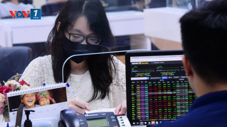 VN-Index tiến gần ngưỡng "kháng cự" 1.350 điểm trong phiên giao dịch hôm qua 7/9 (08/09/2021)
