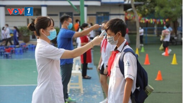 THỜI SỰ 12H TRƯA 04/1/2022: Khoảng 680 nghìn học sinh các khối 7, 8, 10, 11 tại TP. HCM trở lại trường học trực tiếp
