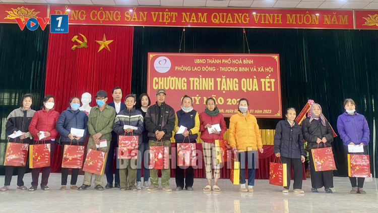 Chăm lo cho hộ nghèo vui Tết cổ truyền dân tộc (17/01/2023)