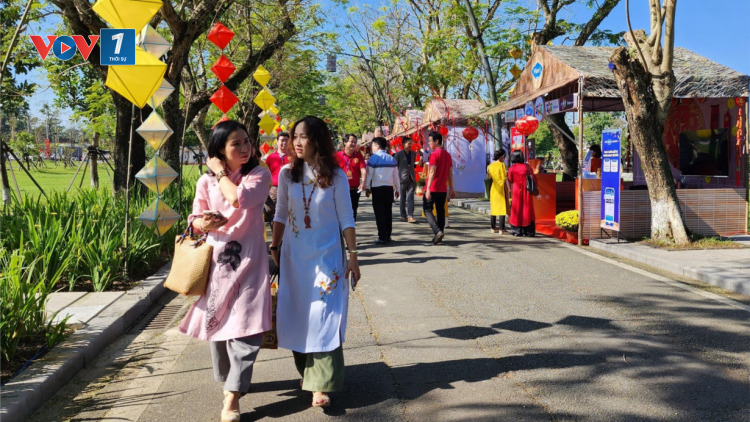 THỜI SỰ 18H CHIỀU 25/1/2023 Nhiều địa phương ghi nhận khách du lịch tăng cao trong những ngày cao điểm Tết Nguyên đán Quý Mão