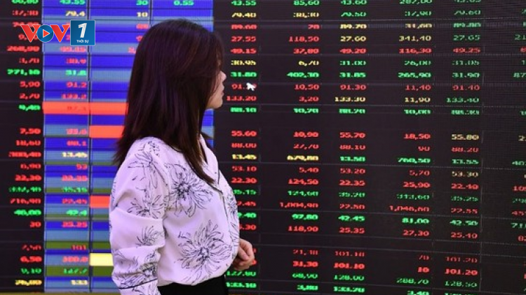 Các nhóm cổ phiếu trụ cột bất ngờ lao dốc, kéo VN-Index xuống dưới vùng 1.110 điểm (26/10/2023)