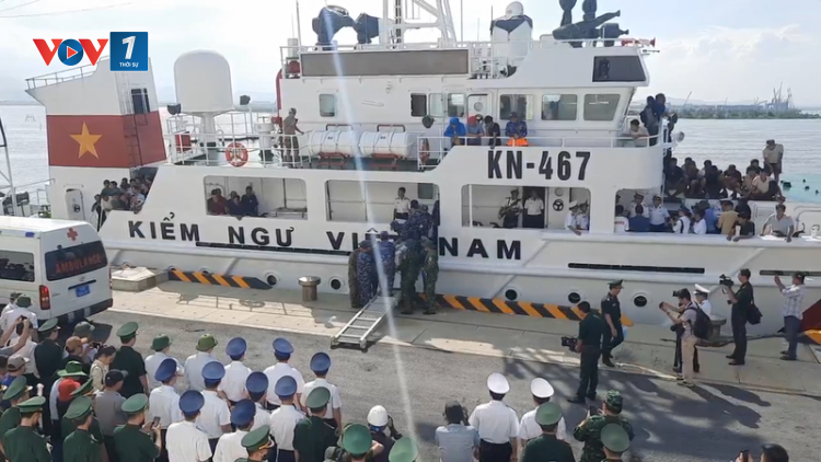 THỜI SỰ 18H CHIỀU 20/10/2023: Tàu Kiểm ngư 467 đã đưa được các ngư dân bị nạn trên biển về đất liền ở huyện Núi Thành, tỉnh Quảng Nam