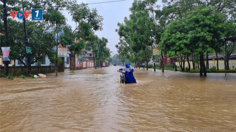 THỜI SỰ 21H30 ĐÊM 17/11/2023: Mưa lũ ở các tỉnh miền Trung gây ách tắc giao thông, nhiều khu dân cư bị cô lập, hàng nghìn học sinh phải nghỉ học.