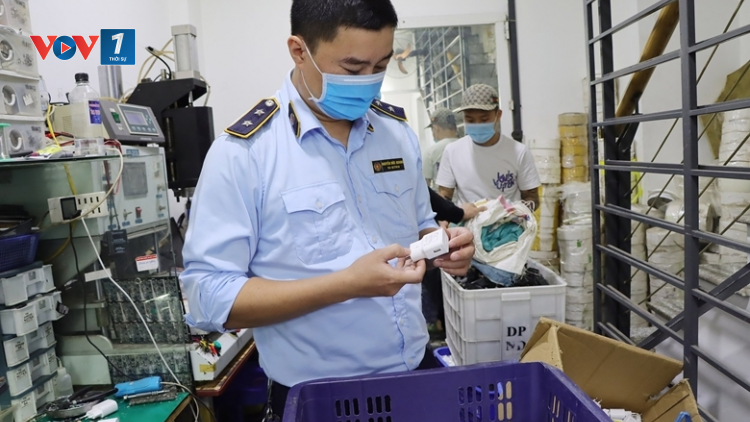 Lực lượng quản lý thị trường chủ động đấu tranh, nhận diện, xử lý hàng lậu, hàng giả (26/12/2023)