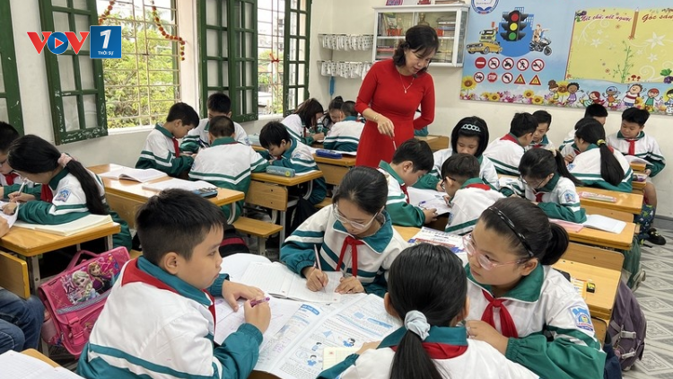 THỜI SỰ 21H30 ĐÊM 25/12/2023: Thủ tướng Chính phủ yêu cầu đẩy mạnh đổi mới căn bản, toàn diện giáo dục phổ thông.