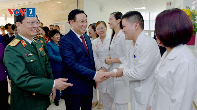 THỜI SỰ 18H CHIỀU 27/2/2023: Chủ tịch QH Vương Đình Huệ thăm, chúc mừng cán bộ y bác sĩ BV Trung ương Quân đội 108