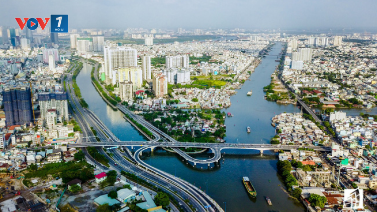 Tăng trưởng đầu tàu kinh tế thành phố HCM trong nhóm thấp nhất cả nước – nguyên nhân và giải pháp